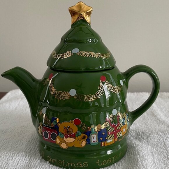 Wade Ceramic “Vintage” Christmas Teapot - Picture 2 of 4